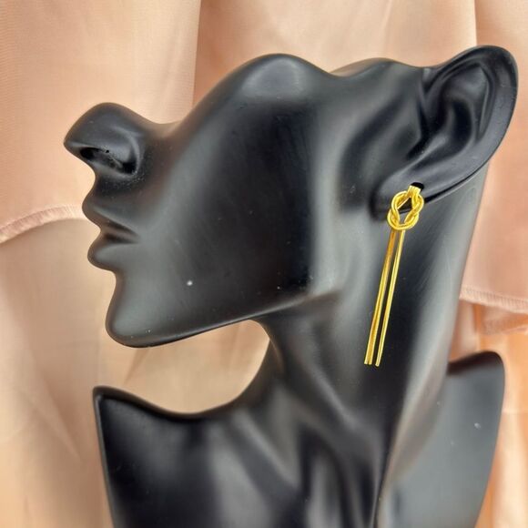 Elegant Gold Knot Earrings - Picture 2 of 7